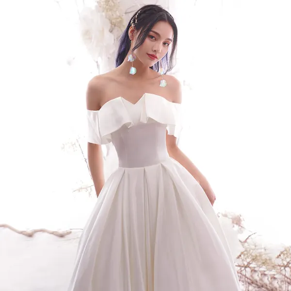Modest / Simple Ivory Satin Wedding Dresses 2019 A-Line / Princess Off-The-Shoulder Short Sleeve Backless Chapel Train Ruffle