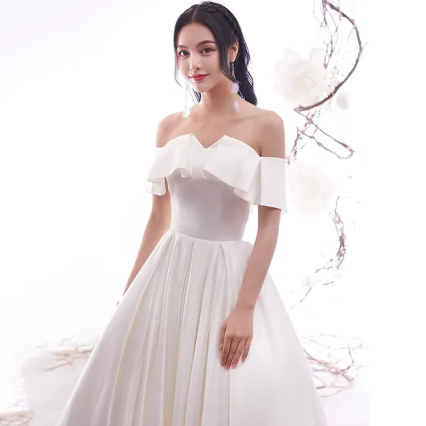 Modest / Simple Ivory Satin Wedding Dresses 2019 A-Line / Princess Off-The-Shoulder Short Sleeve Backless Chapel Train Ruffle