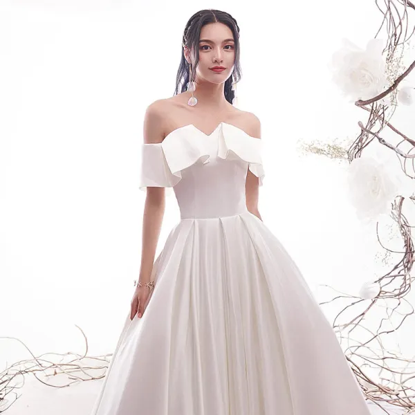 Modest / Simple Ivory Satin Wedding Dresses 2019 A-Line / Princess Off-The-Shoulder Short Sleeve Backless Chapel Train Ruffle