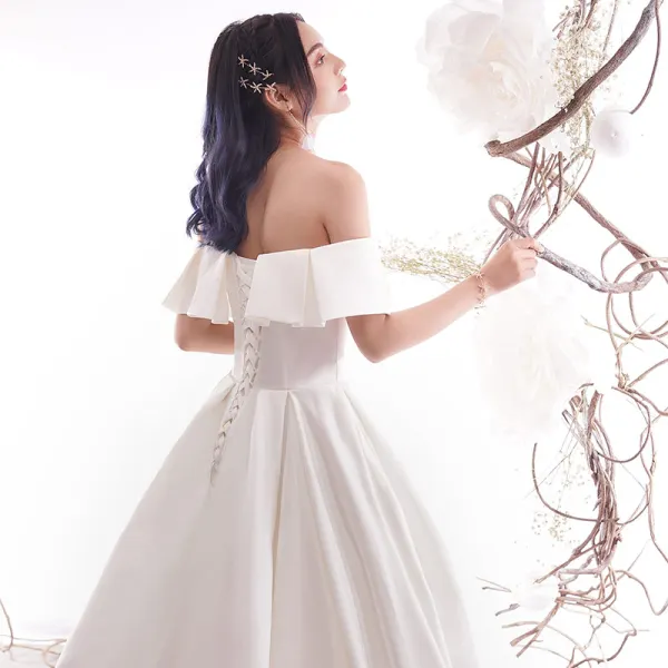 Modest / Simple Ivory Satin Wedding Dresses 2019 A-Line / Princess Off-The-Shoulder Short Sleeve Backless Chapel Train Ruffle