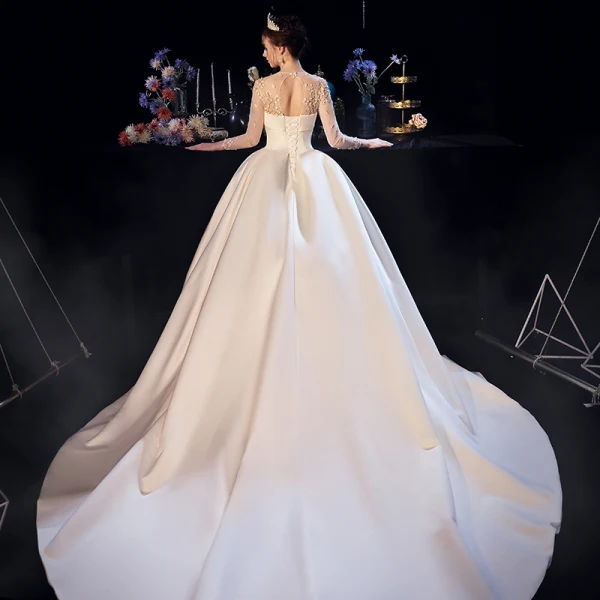 Vintage Ivory / Creme Satin Durchsichtige Brautkleider / Hochzeitskleider 2019 Ballkleid Rundhalsausschnitt 3/4 Ärmel Rückenfreies Applikationen Spitze Kapelle-Schleppe Rüschen