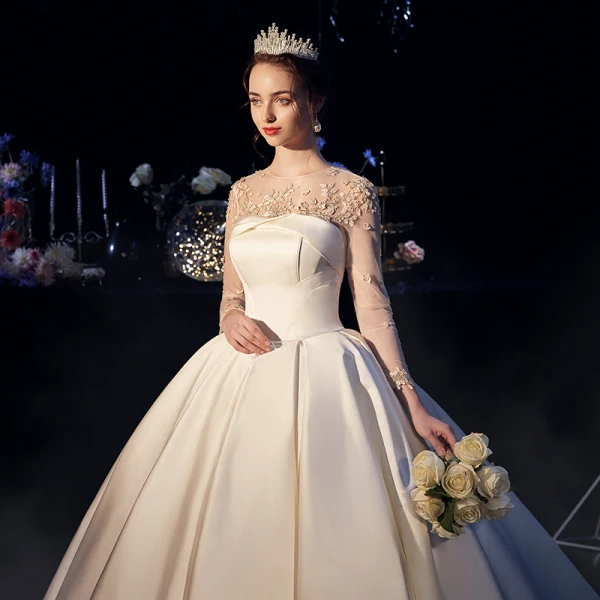 Vintage Ivory / Creme Satin Durchsichtige Brautkleider / Hochzeitskleider 2019 Ballkleid Rundhalsausschnitt 3/4 Ärmel Rückenfreies Applikationen Spitze Kapelle-Schleppe Rüschen