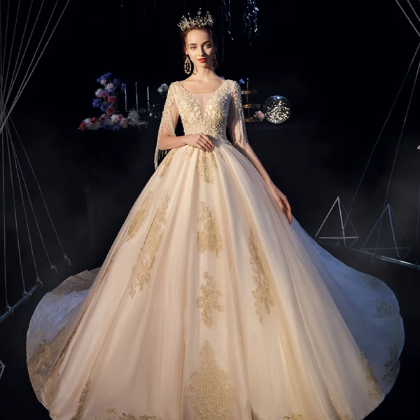 Luxe Champagne Transparentes Robe De Mariée 2019 Princesse Col v profond Manches Courtes Perlage Gland Dos Nu Appliques En Dentelle Cathedral Train Volants