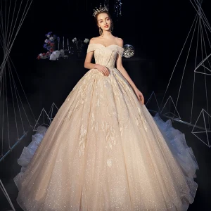 Bling Bling Champagne Bröllopsklänningar 2019 Prinsessa Av Axeln Korta Ärm Halterneck Appliqués Spets Beading Paljetter Glittriga Glitter Tyll Chapel Train Ruffle