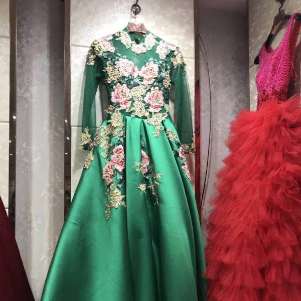 Chinese style Red Prom Dresses 2017 Ball Gown High Neck Long Sleeve Appliques Lace Beading Pearl Floor-Length / Long Backless Formal Dresses