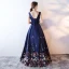 Chic / Belle Bleu Marine Fleur Robe De Bal 2017 Princesse V-Cou Sans Manches Impression Satin Longue Volants Dos Nu Robe De Ceremonie