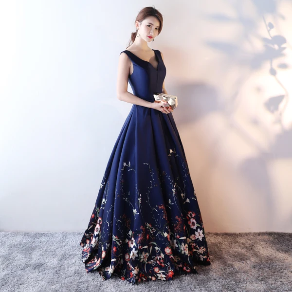 Chic / Belle Bleu Marine Fleur Robe De Bal 2017 Princesse V-Cou Sans Manches Impression Satin Longue Volants Dos Nu Robe De Ceremonie