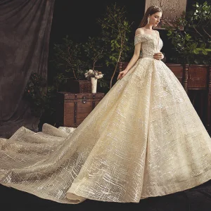 Bling Bling Champagne Robe De Mariée 2019 Robe Boule De L 039 Épaule Manches Courtes Dos Nu Appliques En Dentelle Perlage Perle Paillettes Glitter Tulle Chapel Train Volants