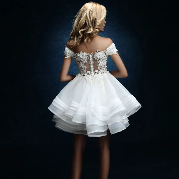 Abordable Blanche Organza Courte Robe De Mariée 2019 Princesse De l'épaule Manches Courtes Dos Nu Appliques Percé En Dentelle Faux Diamant Volants en Cascade
