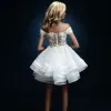Niedrogie Białe Organza Krótkie Suknie Ślubne 2019 Princessa Przy Ramieniu Kótkie Rękawy Bez Pleców Aplikacje Przebili Z Koronki Rhinestone Kaskadowe Falbany