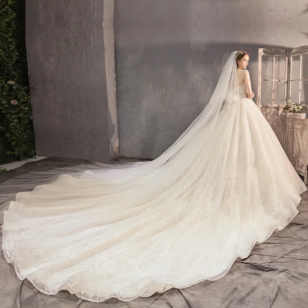 Sjarmerende Champagne Korsett Brudekjoler 2019 Prinsesse Kjæreste Uten Ermer Ryggløse Appliques Blonder Beading Glitter Tyll Cathedral Train