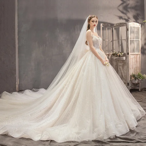 Sjarmerende Champagne Korsett Brudekjoler 2019 Prinsesse Kjæreste Uten Ermer Ryggløse Appliques Blonder Beading Glitter Tyll Cathedral Train