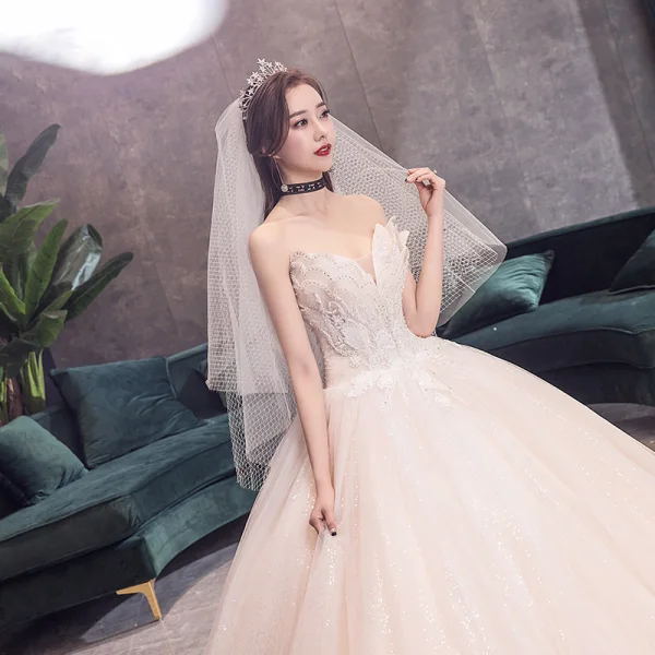 Sjarmerende Champagne Korsett Brudekjoler 2019 Prinsesse Kjæreste Uten Ermer Ryggløse Appliques Blonder Beading Glitter Tyll Cathedral Train