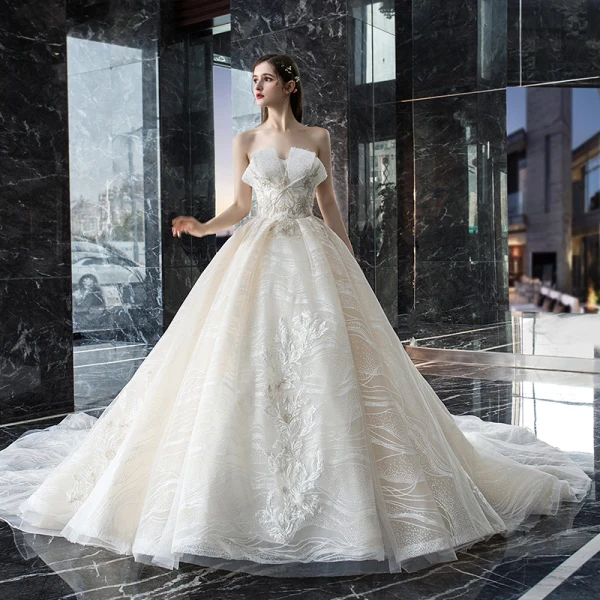 Luksus Champagne Brudekjoler 2019 Prinsesse Kjæreste Uten Ermer Ryggløse Appliques Blonder Paljetter Beading Cathedral Train Buste