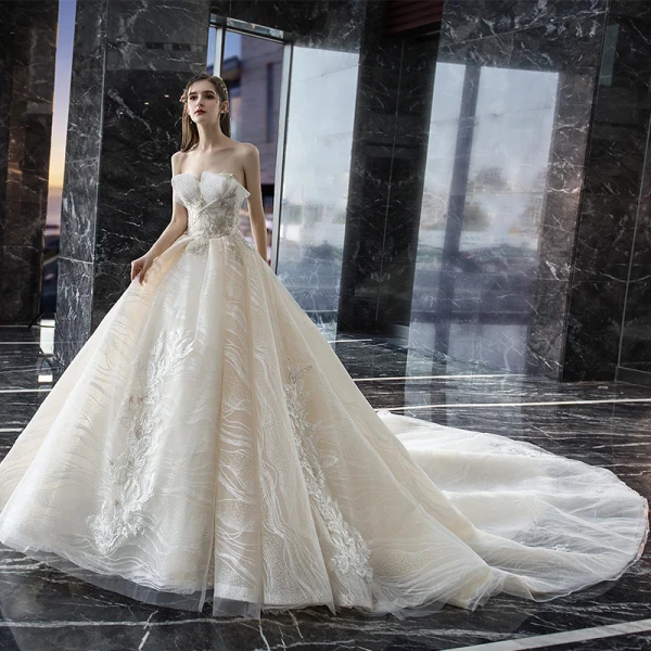 Luksus Champagne Brudekjoler 2019 Prinsesse Kjæreste Uten Ermer Ryggløse Appliques Blonder Paljetter Beading Cathedral Train Buste