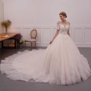 Élégant Champagne Robe De Mariée 2019 Princesse De L 039 Épaule Manches Courtes Dos Nu Appliques Percé En Dentelle Perlage Glitter Tulle Cathedral Train Volants
