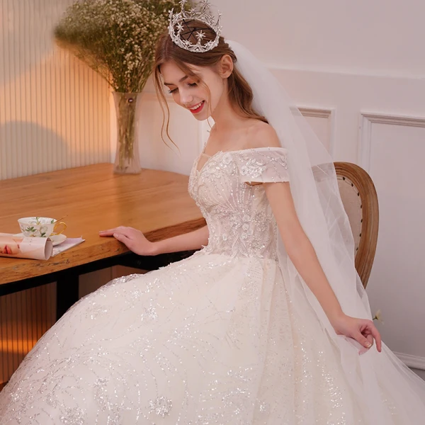 Bling Bling Champagne Robe De Mariée 2019 Princesse De l'épaule Manches Courtes Dos Nu Appliques En Dentelle Glitter Paillettes Cathedral Train Volants