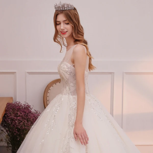 Bling Bling Ivory / Creme Durchsichtige Brautkleider / Hochzeitskleider 2019 A Linie Rundhalsausschnitt Ärmellos Rückenfreies Glanz Pailletten Kathedrale Schleppe Rüschen
