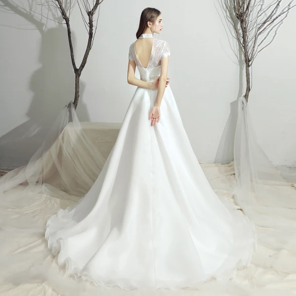 Classique Blanche Chiffon Jardin / Extérieur Robe De Mariée 2019 Princesse Transparentes Col Haut Manches Courtes Dos Nu Faux Diamant Ceinture Train De Balayage Volants