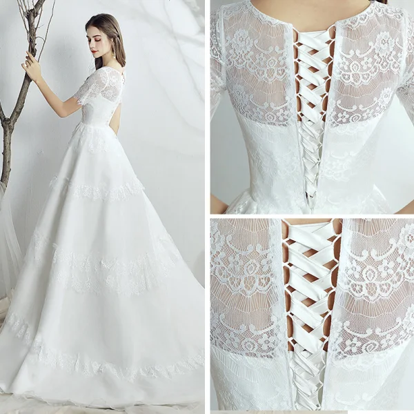Chic Blanche Chiffon Jardin / Extérieur Robe De Mariée 2019 Princesse Encolure Dégagée Manches Courtes Dos Nu Appliques En Dentelle Train De Balayage Volants