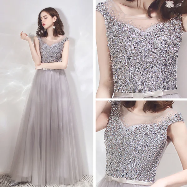 Elegante Grau Abendkleider 2019 A Linie Eckiger Ausschnitt Ärmellos Strass Pailletten Schleife Stoffgürtel Lange Rüschen Rückenfreies Festliche Kleider