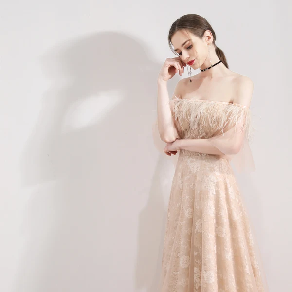 Élégant Champagne Robe De Soirée 2019 Princesse De l'épaule Manches de cloche Plumes Perlage Perle Train De Balayage Volants Dos Nu Robe De Ceremonie