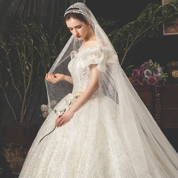 Bling Bling Ivory / Creme Durchsichtige Brautkleider / Hochzeitskleider 2019 A Linie Eckiger Ausschnitt Schleife Kurze Ärmel Rückenfreies Glanz Tülle Königliche Schleppe Rüschen