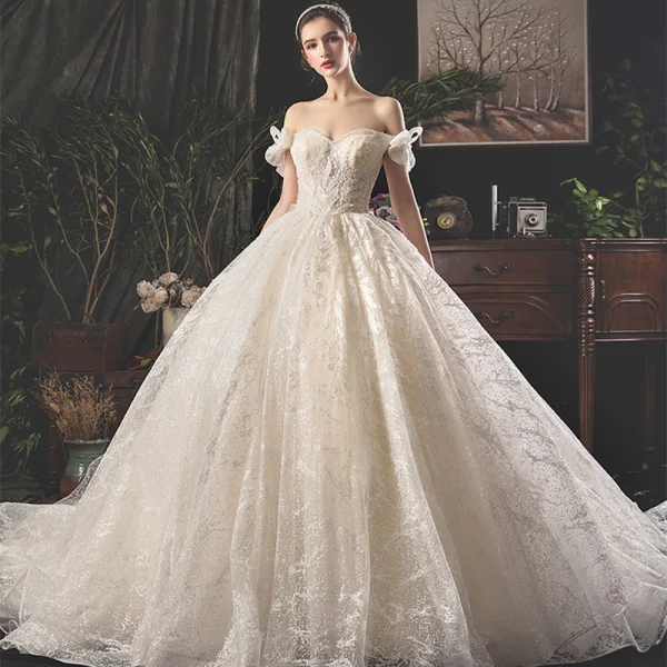 Beste Champagner Brautkleider / Hochzeitskleider 2019 Ballkleid Off Shoulder Schleife Kurze Ärmel Rückenfreies Applikationen Spitze Perlenstickerei Perle Pailletten Glanz Tülle Königliche Schleppe Rüschen