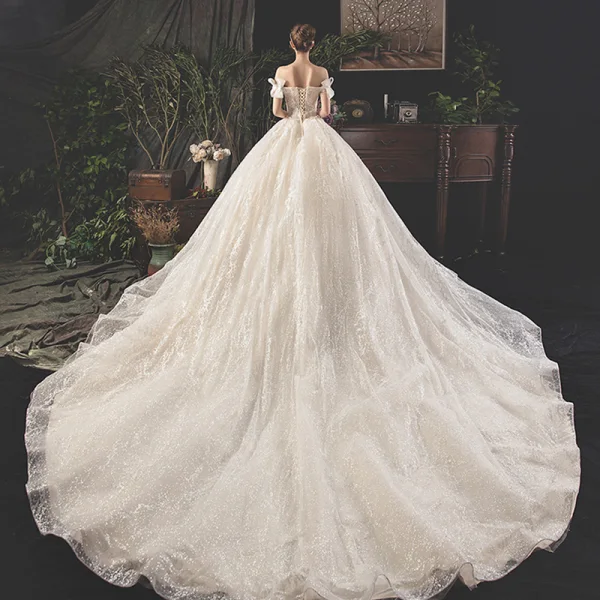 Beste Champagner Brautkleider / Hochzeitskleider 2019 Ballkleid Off Shoulder Schleife Kurze Ärmel Rückenfreies Applikationen Spitze Perlenstickerei Perle Pailletten Glanz Tülle Königliche Schleppe Rüschen