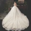 Vintage / Originale Champagne Robe De Mariée 2019 Princesse Transparentes Col v profond Manches Courtes Forme de coeur Dos Nu Appliques En Dentelle Perlage Glitter Tulle Cathedral Train Volants
