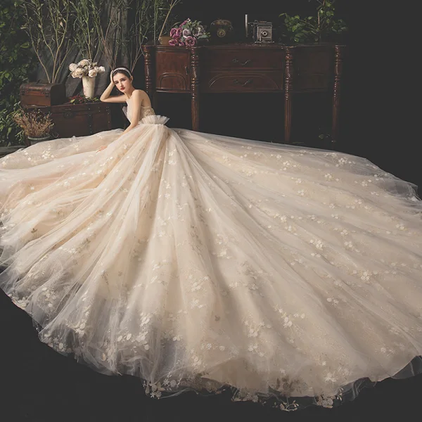 Stilig Champagne Brudekjoler 2019 Ballkjole Kjæreste Uten Ermer Ryggløse Appliques Blomst Rhinestone Beading Glitter Tyll Cathedral Train Buste