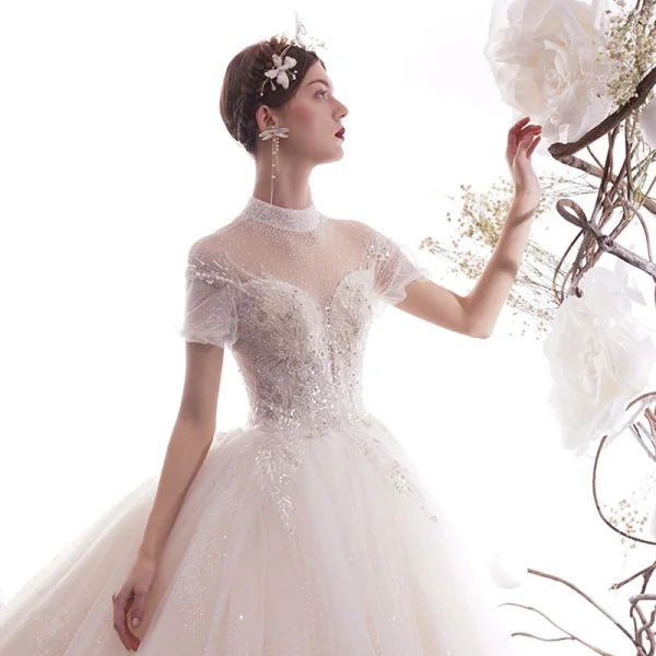 Luxus / Herrlich Ivory / Creme Durchsichtige Brautkleider / Hochzeitskleider 2019 A Linie Stehkragen Geschwollenes Kurze Ärmel Rückenfreies Pailletten Perlenstickerei Glanz Tülle Lange Rüschen