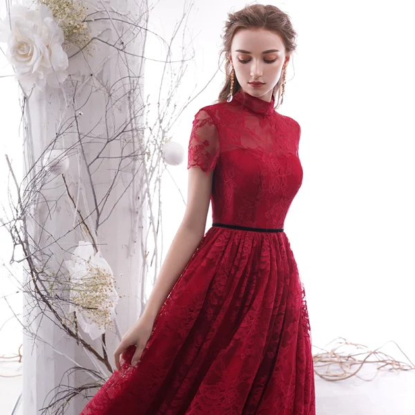 Vintage / Originale Bordeaux Dentelle de retour Robe De Graduation 2019 Princesse Col Haut Manches Courtes Ceinture Thé Longueur Volants Robe De Ceremonie