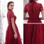Vintage / Originale Bordeaux Dentelle de retour Robe De Graduation 2019 Princesse Col Haut Manches Courtes Ceinture Thé Longueur Volants Robe De Ceremonie