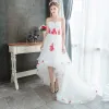 Affordable White Summer Beach Wedding Dresses 2019 A-Line / Princess Sweetheart Sleeveless Backless Red Appliques Lace Asymmetrical Ruffle
