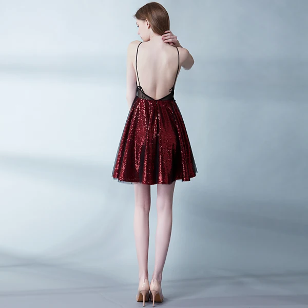 Sexy Bordeaux Robe De Cocktail 2019 Princesse Bretelles Spaghetti Sans Manches Appliques En Dentelle Faux Diamant Glitter Paillettes Courte Volants Dos Nu Robe De Ceremonie