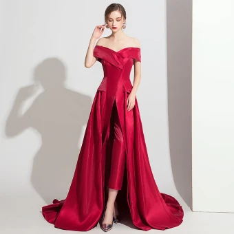 Simple Bordeaux Satin Combinaison 2019 De L 039 Épaule Manches Courtes Train De Balayage Dos Nu Robe De Soirée