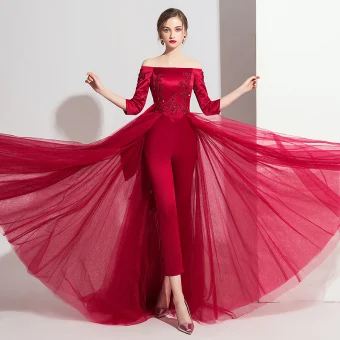 Moderne Mode Bordeaux Satin Combinaison 2019 De L Épaule 3 4 Manches Appliques En Dentelle Perlage Train De Balayage Volants Dos Nu Robe De Soirée