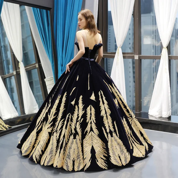 Luxe Bleu Marine Daim Transparentes Robe De Bal 2019 Robe Boule Encolure Dégagée Sans Manches Doré Appliques En Dentelle Perlage Noeud Ceinture