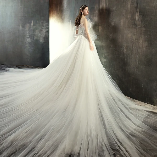 Edles Brautkleider / Hochzeitskleider 2019 Prinzessin Bandeau Ärmellos Rückenfreies Applikationen Spitze Kathedrale Schleppe Rüschen Champagner Ivory / Creme