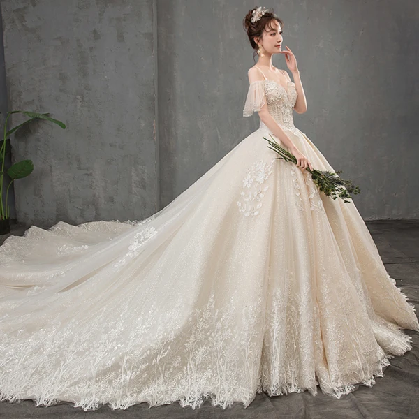Élégant Champagne Robe De Mariée 2019 Princesse Bretelles Spaghetti Manches Courtes Dos Nu Appliques En Dentelle Perlage Perle Paillettes Glitter Tulle Cathedral Train Volants