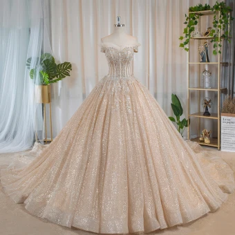 Luxe Bling Bling Champagne Trouwjurken 2019 Baljurk Uit De Schouder Korte Mouwen Ruglooze Appliques Kant Kralen Glans Tule Chapel Train Ruche