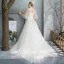 Abordable Champagne Jardin / Extérieur Robe De Mariée 2019 Princesse De l'épaule Manches de cloche Dos Nu Appliques En Dentelle Paillettes Perlage Perle Train De Balayage Volants