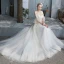Abordable Champagne Jardin / Extérieur Robe De Mariée 2019 Princesse De l'épaule Manches de cloche Dos Nu Appliques En Dentelle Paillettes Perlage Perle Train De Balayage Volants