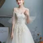 Abordable Champagne Jardin / Extérieur Robe De Mariée 2019 Princesse De l'épaule Manches de cloche Dos Nu Appliques En Dentelle Paillettes Perlage Perle Train De Balayage Volants