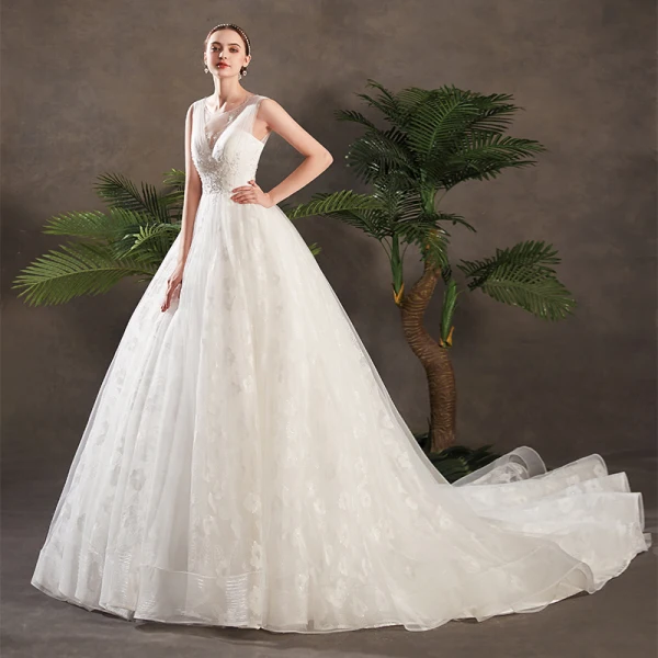 Schöne Ivory / Creme Brautkleider / Hochzeitskleider 2019 A Linie Durchsichtige V-Ausschnitt Ärmellos Rückenfreies Applikationen Spitze Pailletten Perlenstickerei Kapelle-Schleppe Rüschen