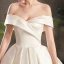 Simple Ivoire Satin Robe De Mariée 2019 Princesse De l'épaule Manches Courtes Dos Nu Chapel Train Volants