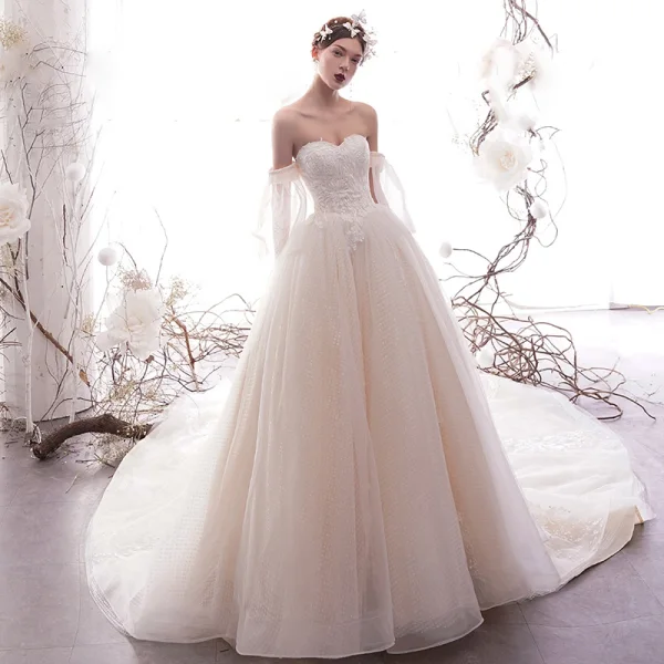 Beste Champagne Brudekjoler 2019 Prinsesse Kjæreste Avtakbar Bell ermer Ryggløse Appliques Blonder Beading Glitter Flekkete Tyll Chapel Train Buste