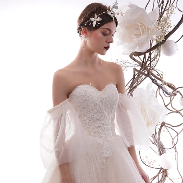 Beste Champagne Brudekjoler 2019 Prinsesse Kjæreste Avtakbar Bell ermer Ryggløse Appliques Blonder Beading Glitter Flekkete Tyll Chapel Train Buste