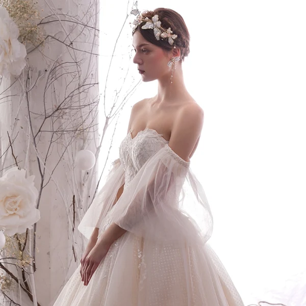 Beste Champagne Brudekjoler 2019 Prinsesse Kjæreste Avtakbar Bell ermer Ryggløse Appliques Blonder Beading Glitter Flekkete Tyll Chapel Train Buste